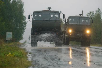 Свердловская область. г.Заречный. Военнослужащие бригады радиационной химической и биологической защиты (РХБЗ) обрабатывают местность от радиационного заражения. Плановые, комплексные противоаварийные учения на Белоярской АЭС