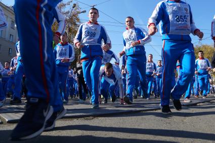 Екатеринбург. Курсанты института МЧС во время забега \'Кросс нации-2016\'