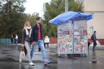 Москва.  Новые мобильные пресс-стенды появились на  улицах города в рамках работ по благоустройству столицы.