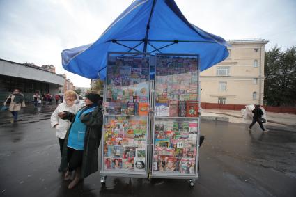 Москва.  Новые мобильные пресс-стенды появились на  улицах города в рамках работ по благоустройству столицы.