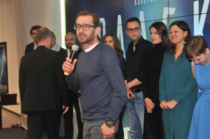 Москва. Актер Константин Хабенский и его съемочная группа на премьере фильма `Коллектор` в кинотеатре `Формула Кино`на Кутузовском проспекте.
