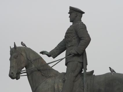 Москва. Памятник маршалу  Георгию Жукову на Манежной площади.