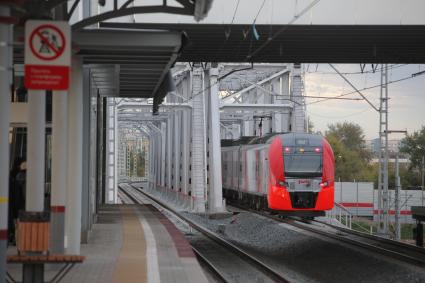 Москва. На станции `Лихоборы` Московского центрального кольца (МЦК).