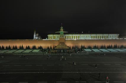 Москва.  Вид с ГУМа на Красную площадь и Кремль.