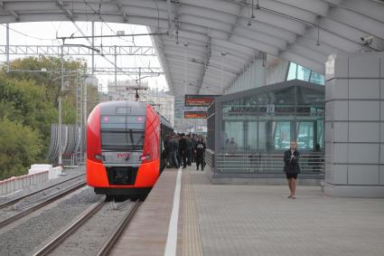 Москва. На станции `Лужники` Московского центрального кольца (МЦК).