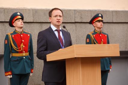 Санкт-Петербург. Министр культуры РФ Владимир Мединский на церемонии открытия памятной доски в честь генерал-лейтенанта Русской армии Густава Маннергейма на фасаде здания Военного инженерно-технического университета.