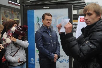 Москва. Руководитель департамента транспорта Москвы Максим Ликсутов (в центре) во время запуска новой маршрутной сети наземного транспорта `Магистраль`.