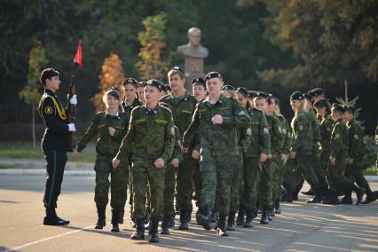 Ставрополь. Парад  учащихся  кадетской школы имени генерала  Ермолова А.П.  во время  торжественной церемонии принятия   присяги .