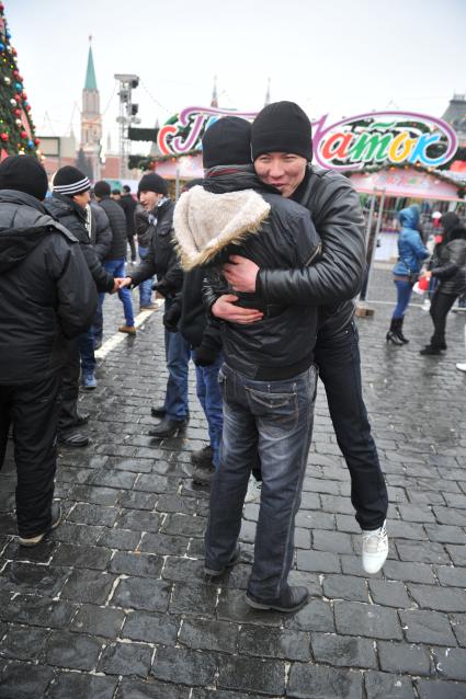 Москва. Мигранты в Новый год на Красной площади.