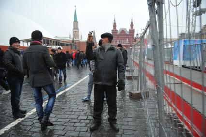 Москва. Мигранты в Новый год на Красной площади.