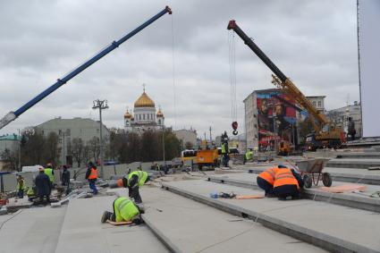 Москва. Установка памятника князю Владимиру на Боровицкой площади. Благоустройство прилегающей территории.