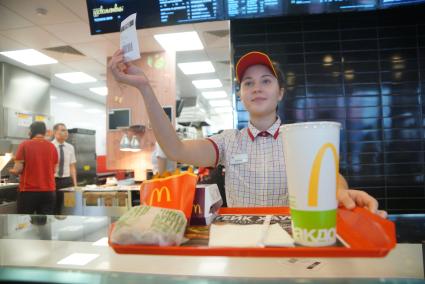 Екатеринбург. Продавец ресторана быстрого питания  \'McDonald’s\'