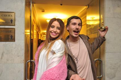 Москва.  Участники группы `Время и стекло` Надежда Дорофеева и Алексей Завгородний на праздновании дня рождения телеканала `Муз-ТВ` в Государственном Кремлевском Дворце.
