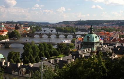Чехия, Прага. Вид на город и реку Влтава.