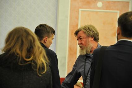 Москва. Депутат Верховной рады Надежда Савченко и специальный корреспондент газеты `Комсомольская правда` Николай Варсегов на заседании Верховного суда РФ, где рассматривается жалоба на приговор по делу граждан Украины Николая Карпюка и Станислава Клыха - участников националистической организации УНА-УНСО.