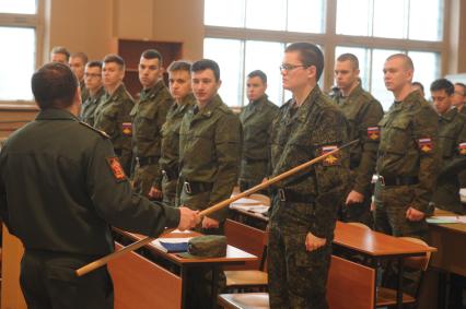 Московская область, п. Орево. Студенты во время военных сборов на загородной базе МВТУ имени Н.Э. Баумана.