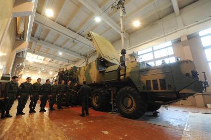 Московская область, п. Орево. Студенты во время  военных сборов на загородной базе МВТУ имени  Н.Э. Баумана.