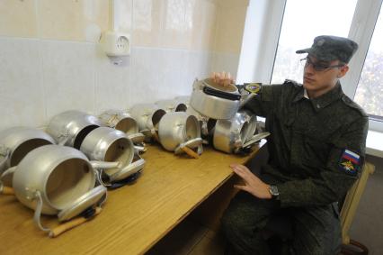Московская область, п. Орево. Студенты во время военных сборов на загородной базе МВТУ имени Н.Э. Баумана.