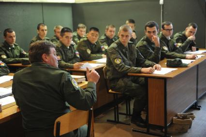 Московская область, п. Орево. Студенты во время военных сборов на загородной базе МВТУ имени Н.Э. Баумана.