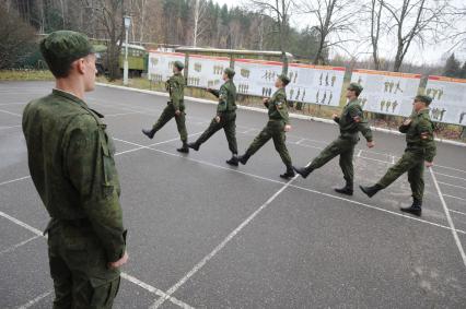 Московская область, п. Орево. Студенты во время  военных сборов на загородной базе МВТУ имени  Н.Э. Баумана.