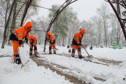 Самара. Уборка снега.