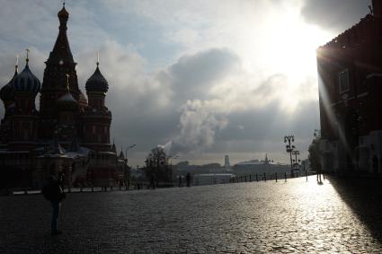 Москва.  Вид на храм Василия Блаженного.