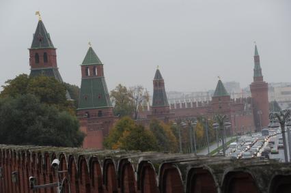 Москва. Вид на кремлевский башни с Кремлевской стены.