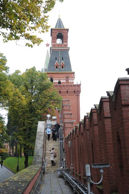 Москва. Вид на Набатную башню с Кремлевской стены.