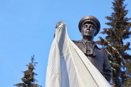 Екатеринбург. Открытие памятника создателю воздушно-десантных войск, командующему ВДВ, генералу армии Василию Маргелову