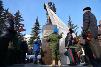 Екатеринбург. Открытие памятника создателю воздушно-десантных войск, командующему ВДВ, генералу армии Василию Маргелову