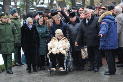 Москва.  Вдова Владимира Зельдина Иветта Капралова  на  церемонии прощания с народным артистом СССР Владимиром Зельдиным на Новодевичьем кладбище.