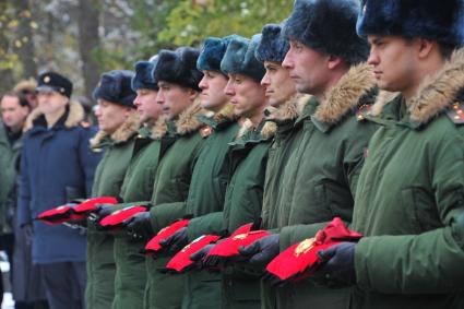 Москва.  Церемония прощания с народным артистом СССР Владимиром Зельдиным на Новодевичьем кладбище.