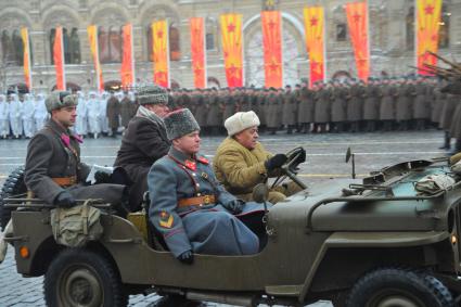 Москва.  Участники торжественного  марша, посвященного 75-й годовщине военного парада 1941 года на Красной площади.