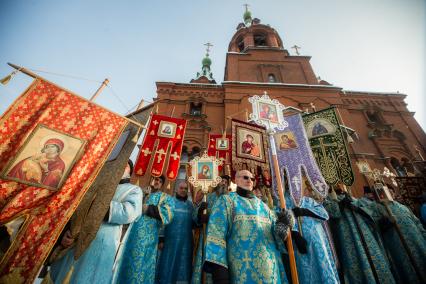 Челябинск. Крестный ход в честь праздника иконы Казанской Божьей Матери.