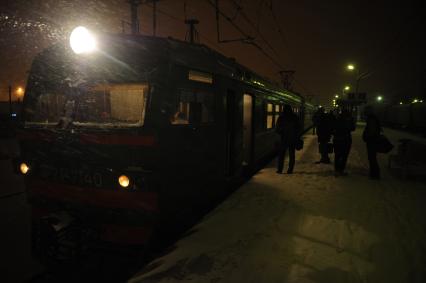 Московская область. Задержка пригородных поездов Киевского направления в связи с обледенением проводов.