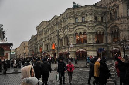 Москва.   Вид  на ГУМ со стороны Исторического музея.