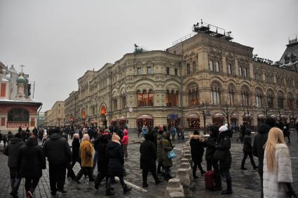 Москва.   Вид  на ГУМ со стороны Исторического музея.