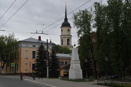 Калуга.  Вид на Троицкий собор в городском парке культуры и отдыха (ЦГПКиО).