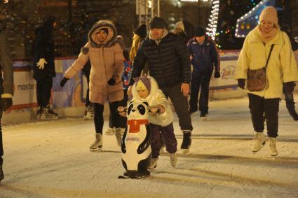 Москва.  На открытии ГУМ-Катка на Красной площади.