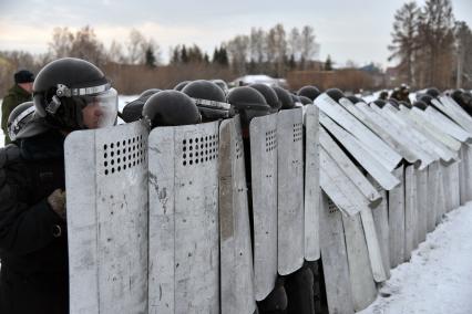 Новосибирск. На территории закрытого аэропорта Северный прошли учения войск Росгвардии Сибирского федерального округа в рамках подготовки к  Чемпионату мира по футболу 2018.