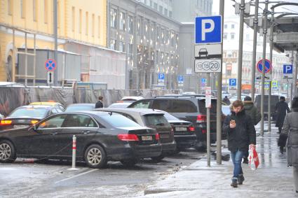 Москва. Платная парковка в центре города.