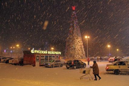 Уфа. Новогодняя елка на площади города.