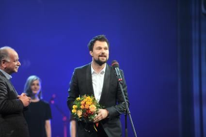 Москва. Актер Данила Козловский, получивший награду в номинации `Лучшая роль театрального актера в кино` за фильм `Экипаж`, на церемонии вручения театральной премии зрительских симпатий `Звезда Театрала` в Государственном академическом театре имени Е. Вахтангова.