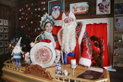 Барнаул.  Дед Мороз и Снегурочка в резиденции.