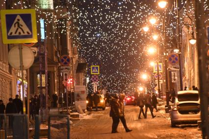 Москва. Новогодняя иллюминация  на улице Большая Дмитровка.