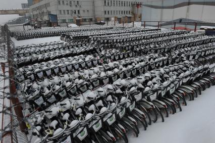 Москва. Склад велосипедов городского проката на Берсеневской набережной.