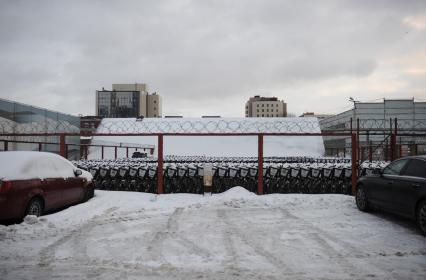 Москва. Склад велосипедов городского проката на Берсеневской набережной.