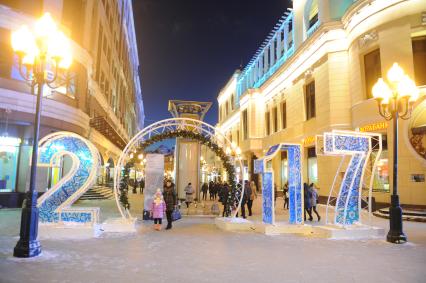 Москва. Новогоднее оформление на Старом Арбате.