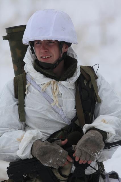 Рязанская область. Военнослужащий на учениях 106-й гвардейской Воздушно-десантной Краснознаменной ордена Кутузова дивизии.