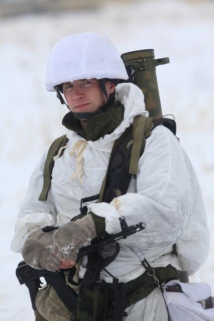 Рязанская область. Военнослужащий на учениях 106-й гвардейской Воздушно-десантной Краснознаменной ордена Кутузова дивизии.